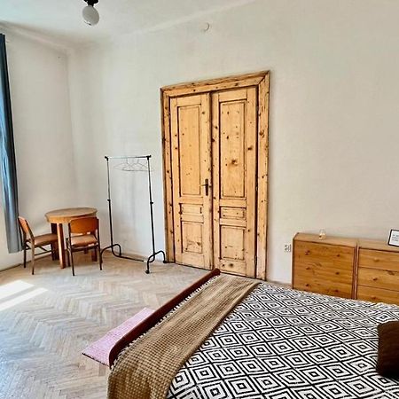 Nice Bedroom Near The Bus And Train Station คราคูฟ ภายนอก รูปภาพ