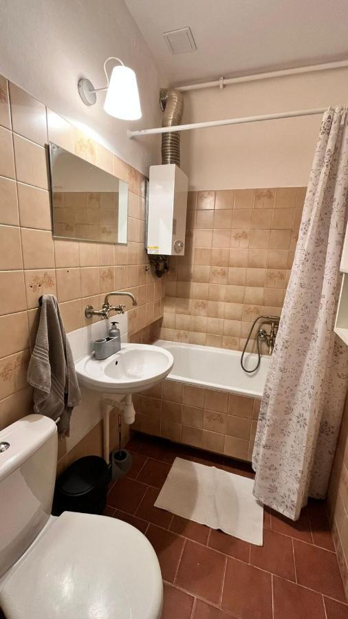 Nice Bedroom Near The Bus And Train Station คราคูฟ ภายนอก รูปภาพ