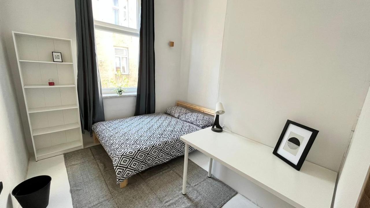 Nice Bedroom Near The Bus And Train Station คราคูฟ ภายนอก รูปภาพ