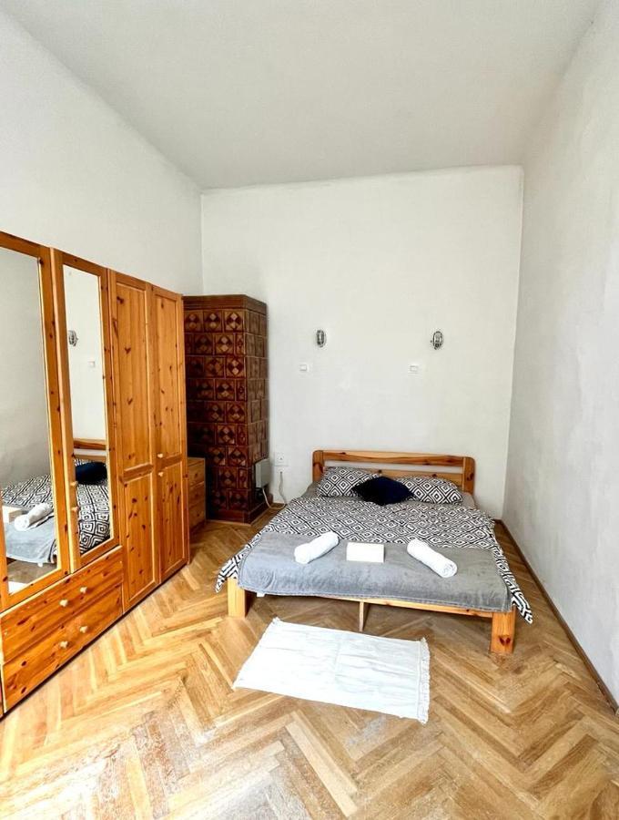 Nice Bedroom Near The Bus And Train Station คราคูฟ ภายนอก รูปภาพ