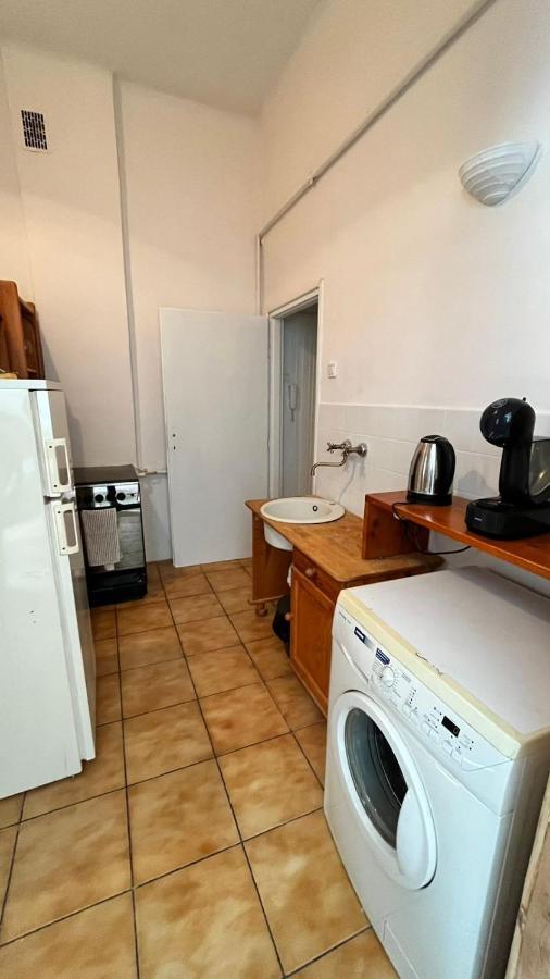 Nice Bedroom Near The Bus And Train Station คราคูฟ ภายนอก รูปภาพ