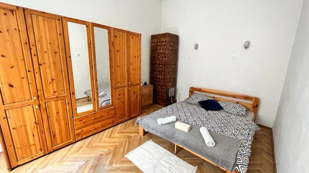 Nice Bedroom Near The Bus And Train Station คราคูฟ ภายนอก รูปภาพ