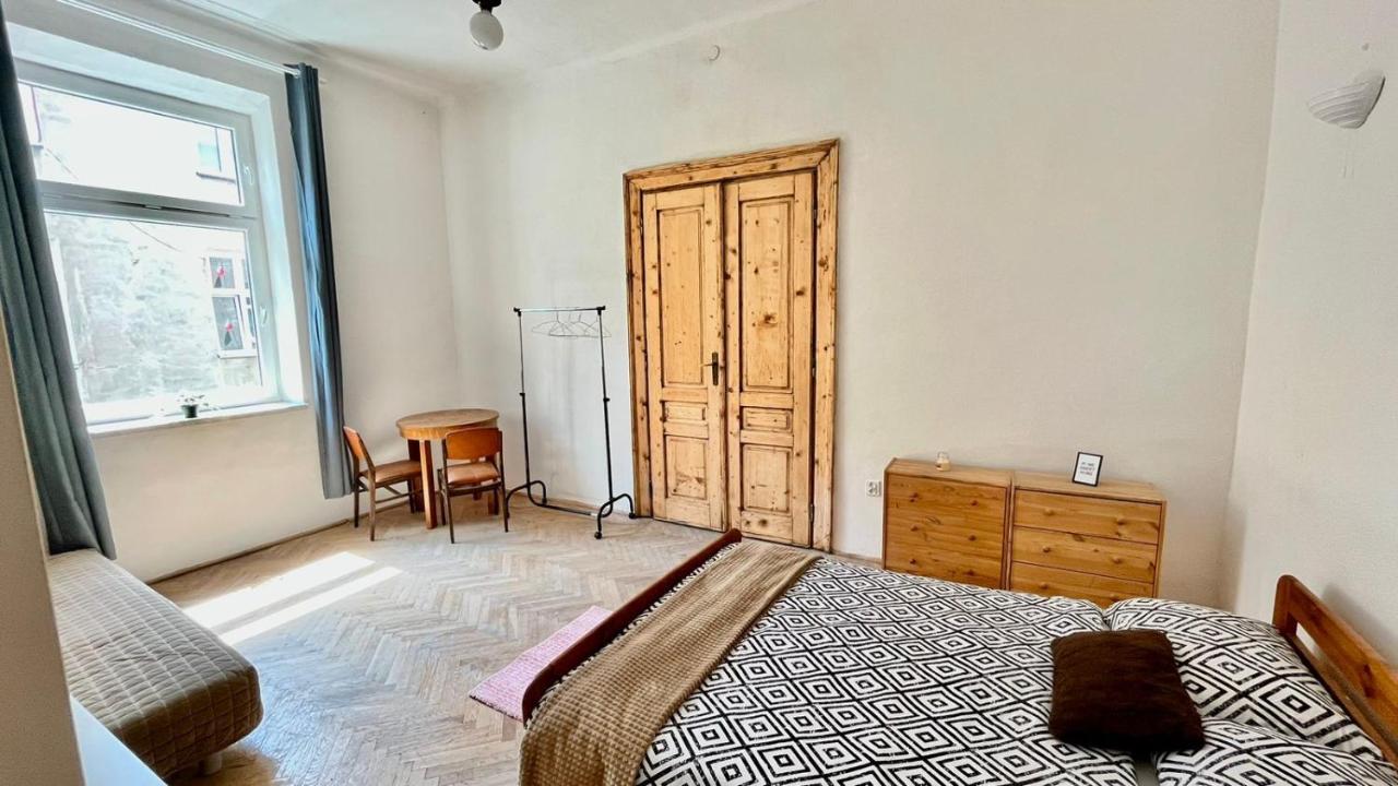 Nice Bedroom Near The Bus And Train Station คราคูฟ ภายนอก รูปภาพ