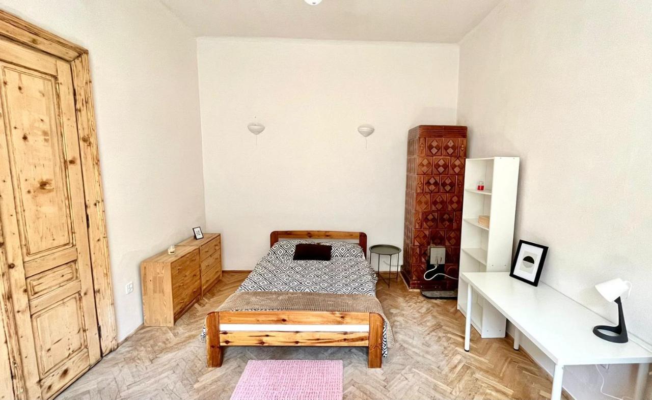 Nice Bedroom Near The Bus And Train Station คราคูฟ ภายนอก รูปภาพ